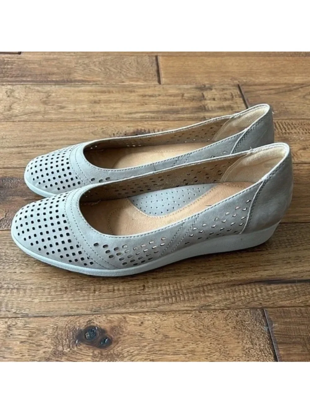 Earth Women's Light Gray Perforated Wedge Flats
